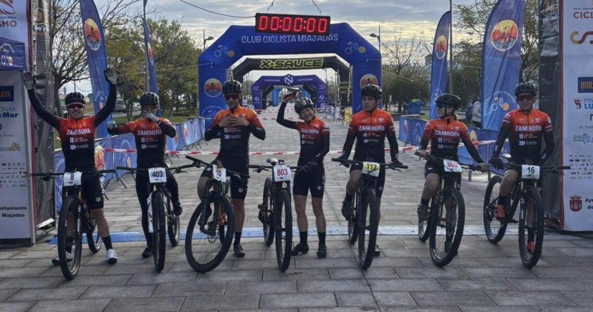 Equipo del Extol MTB Team en la meta de la Copa de España.  | FDV