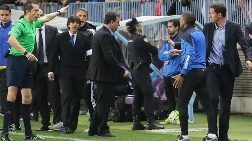 González González expulsó ayer a Javi Gracia por sus protestas.