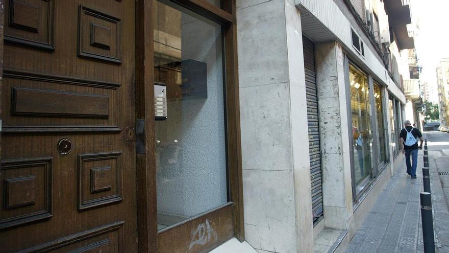 Troben un nadó abandonat en una bossa d’esport al carrer a Barcelona