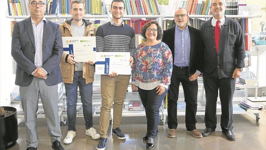 Lliuren els premis de la Càtedra Reciplasa-UJI als millors treballs de fi de màster i grau universitaris