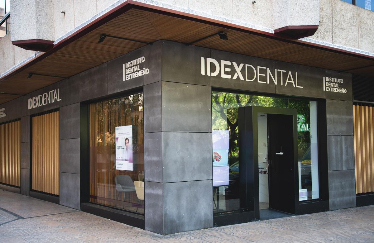 Fachada de la clínica IdexDental de Cáceres.