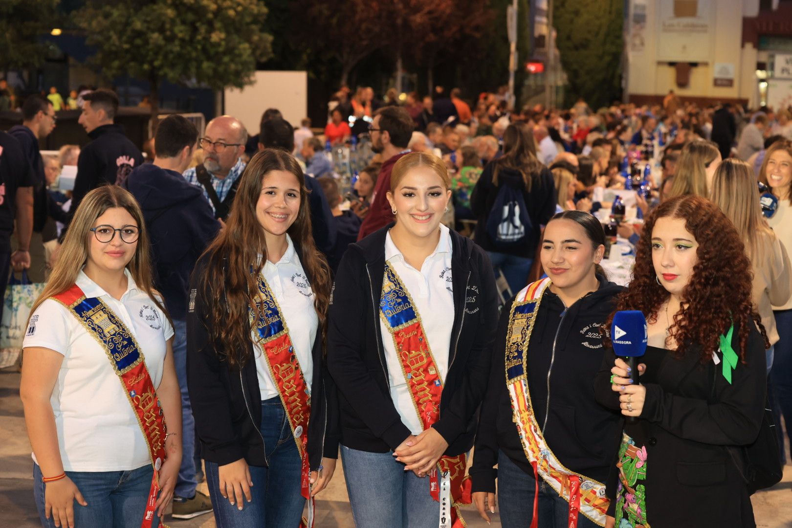 Búscate en la galería de fotos del 'sopar de pa i porta' en las fiestas de Almassora