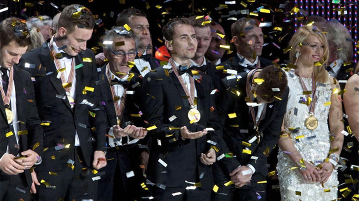 Lorenzo recogió su premio como campeón del mundo de MotoGP