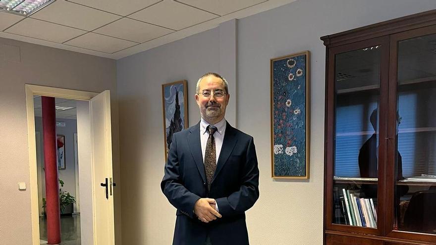 El médico Antonio Sánchez sustituye a Encarna Solís al frente del Área de Salud de Cáceres