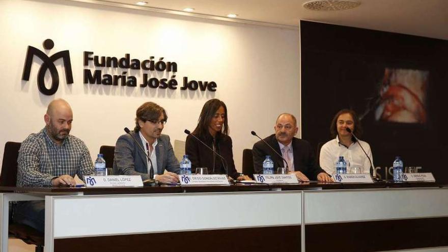 De izda. a dcha., Daniel López, Diego González, Felipa Jove, Ramón Álvarez y Sergio Pena, ayer, en A Coruña.