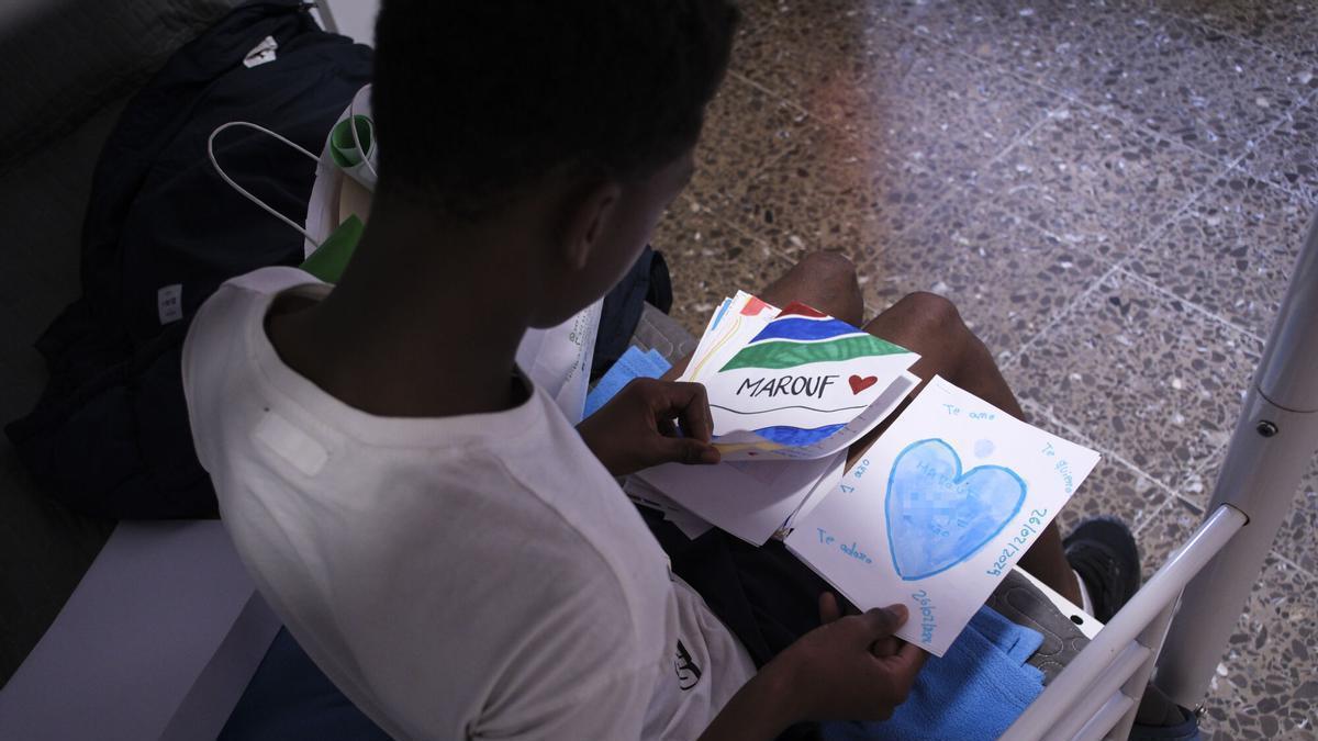 Ocho jóvenes migrantes, llegados a Canarias en cayucos entre 2023 y 2024, se preparan para dejar Tenerife