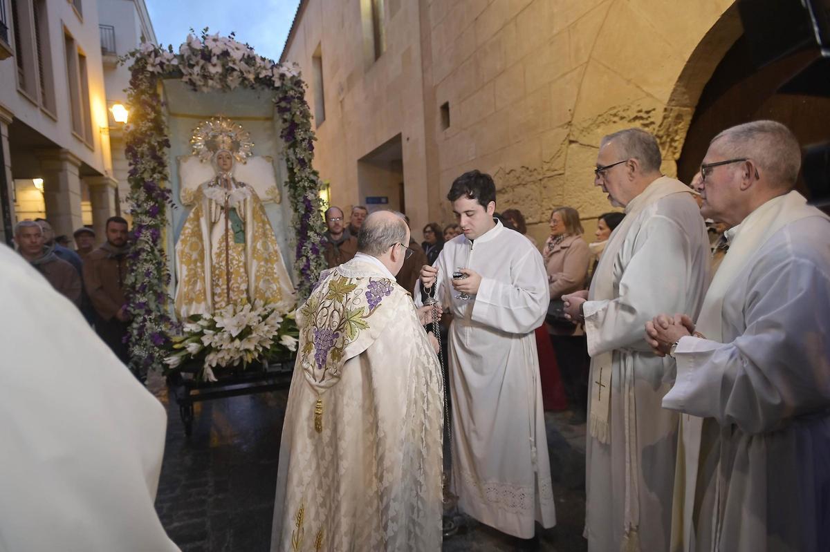 Bienvenida a la Virgen en la Basilica de Santa Maria