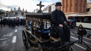 Las VTC tradicionales imploran en Barcelona un reglamento que evite su extinción