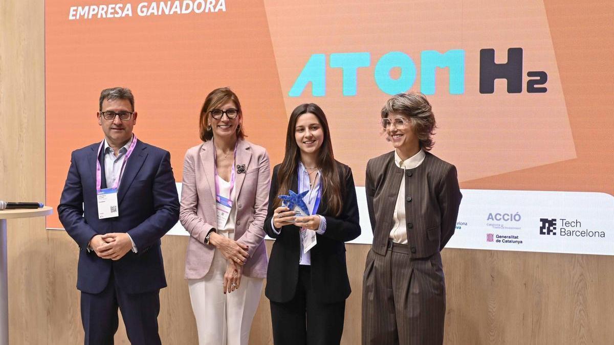 Atom H2 guanya el Premi EmprènXXI