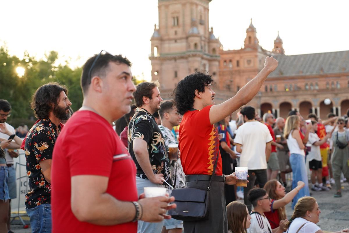 Así se vivió la semifinal entre España y Francia en la Plaza de España en imágenes Así se vivió la semifinal entre España y Francia en la Plaza de España en imágenes