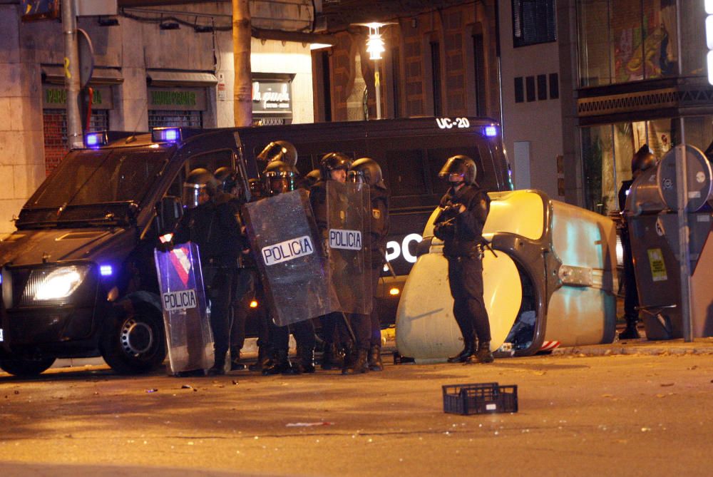 Galeria de fotos: Enfrontaments a Girona entre manifestants i policia