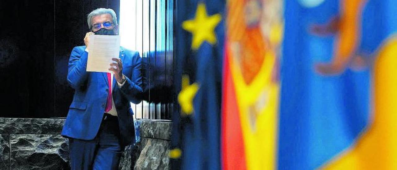 El vicepresidente del Gobierno de Canarias, Román Rodríguez, durante una reunión del Consejo de Gobierno en Santa Cruz de Tenerife.