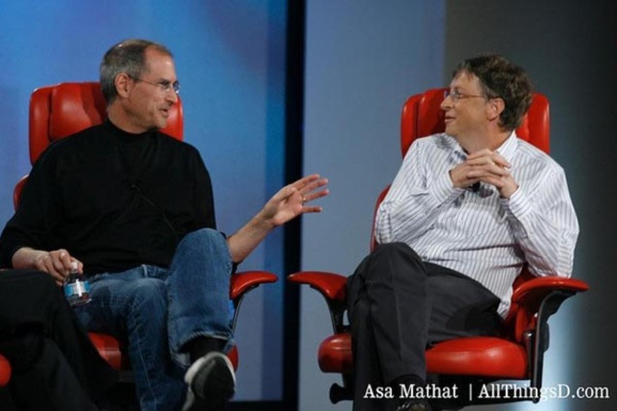 Steve Jobs i Bill Gates, el maig del 2007, durant una conferència d’AllThings D, organitzada per Walter Mossberg. Steve Jobs i Bill Gates, el maig del 2007, durant una conferència d’AllThings D, organitzada per Walter Mossberg.