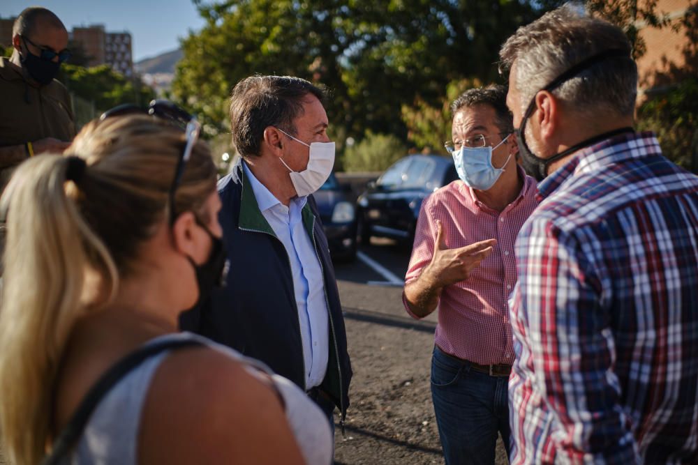 El alcalde de Santa Cruz visita el barrio de Los G