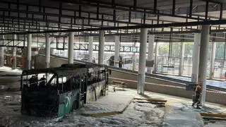 El incendio de un autobús de Plaza de Armas obliga a evacuar la estación