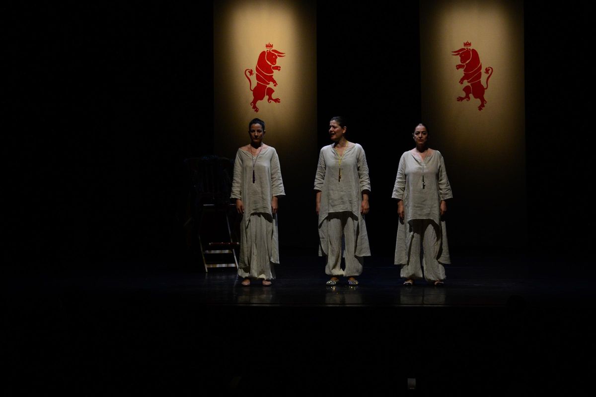 Un momento de «La Reina Brava», la obra que inauguraba ayer la Mostra de Teatro de Cangas.