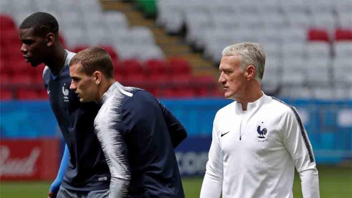 Deschamps, con Griezmann, en el entrenamiento