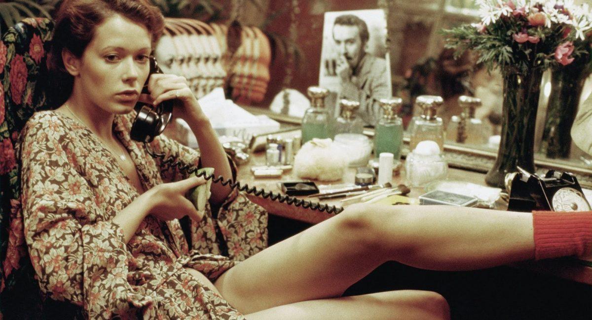 'Emmanuelle', la película de erotismo ‘soft’ para paladares burgueses protagonizada por Sylvia Kristel y dirigida por Just Jaeckin se convirtió en todo un fenómeno sociológico.