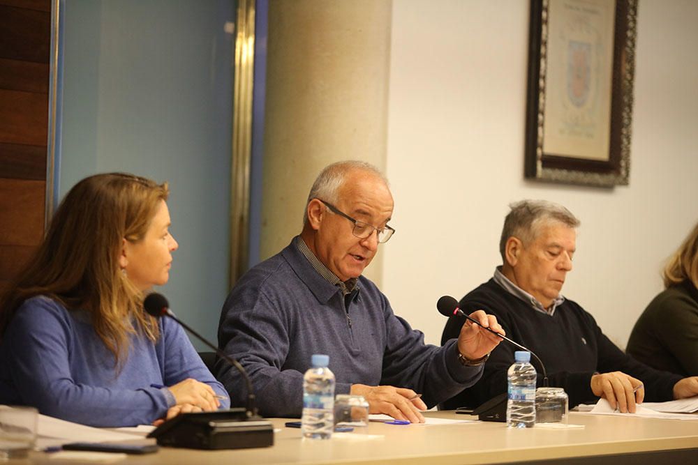 El alcalde de Sant Antoni, José Tur, da por roto el pacto de gobierno con el PI, durante el pleno celebrado este jueves.