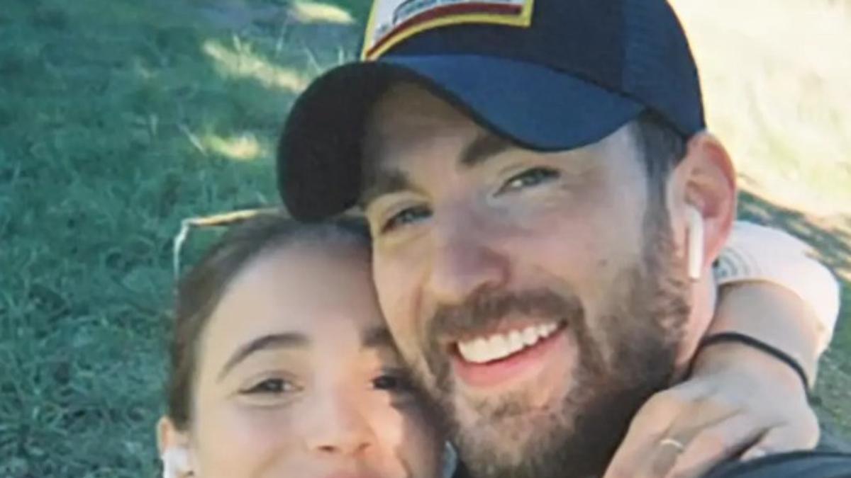 Chris Evans y su novia, Alba Baptista, se casan en secretísimo