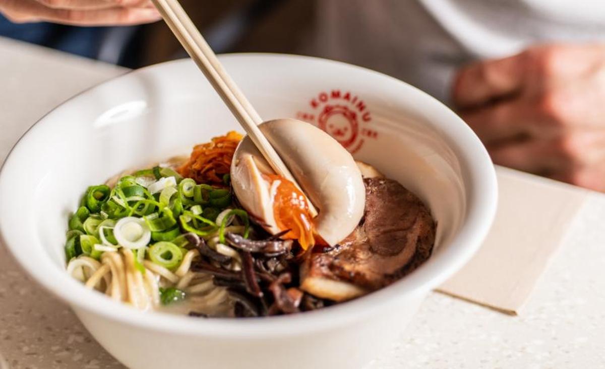 Uno de los ramen más reconocibles de Komainu, el plato que dio origen al proyecto y que sigue siendo la gran seña de identidad de la casa.