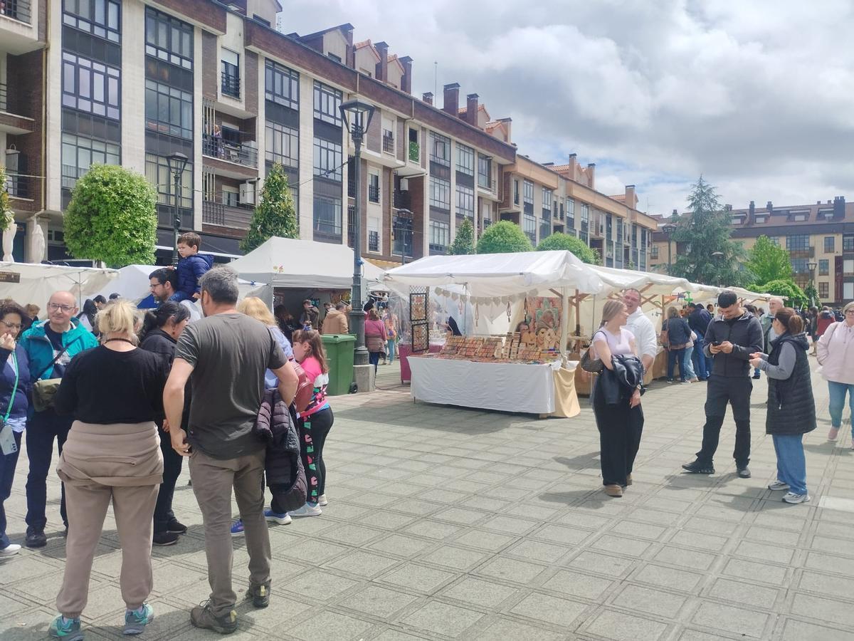 El Mercado Tradicional de San Isidro, de bote en bote, en imágenes