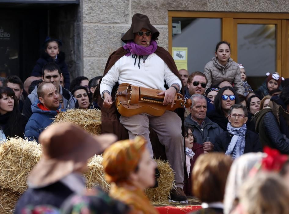 El casco vello acoge la recreación de la gesta histórica ocurrida en 1809 ante un valeroso público que desafió a la persistente lluvia y el viento