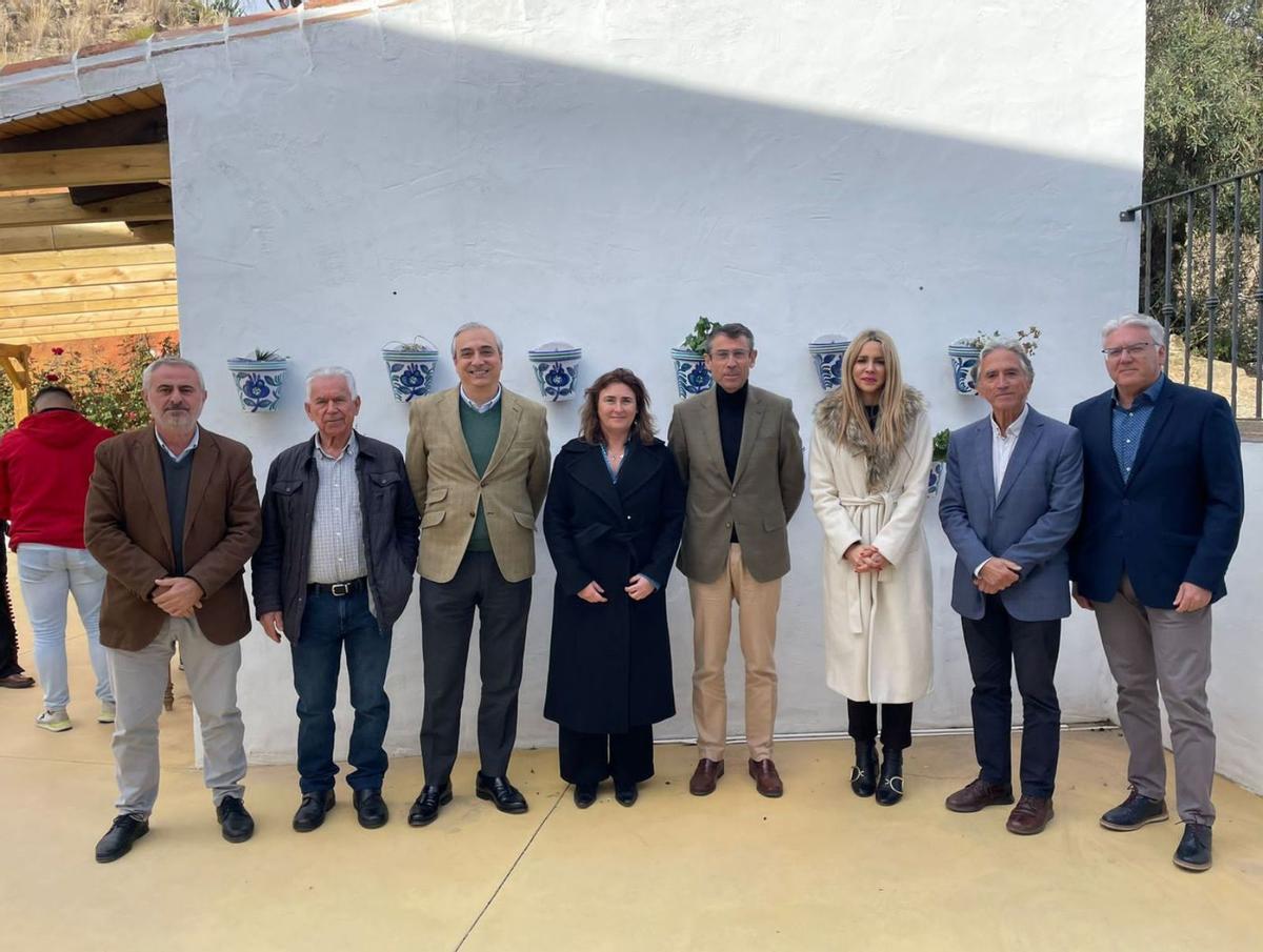 Foto de familia 
de autoridades
y participantes 
en la jornada. Ismael Fernández