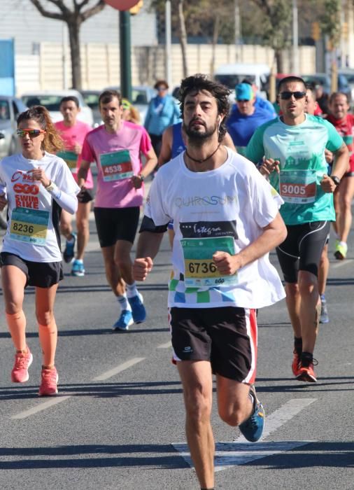 Más de 7.000 atletas tomaron la salida en una prueba que gozó de unas buenas condiciones para correr y que acabó encumbrando, de nuevo, al corredor del club Cueva de Nerja Abdelhadi El Mouaziz