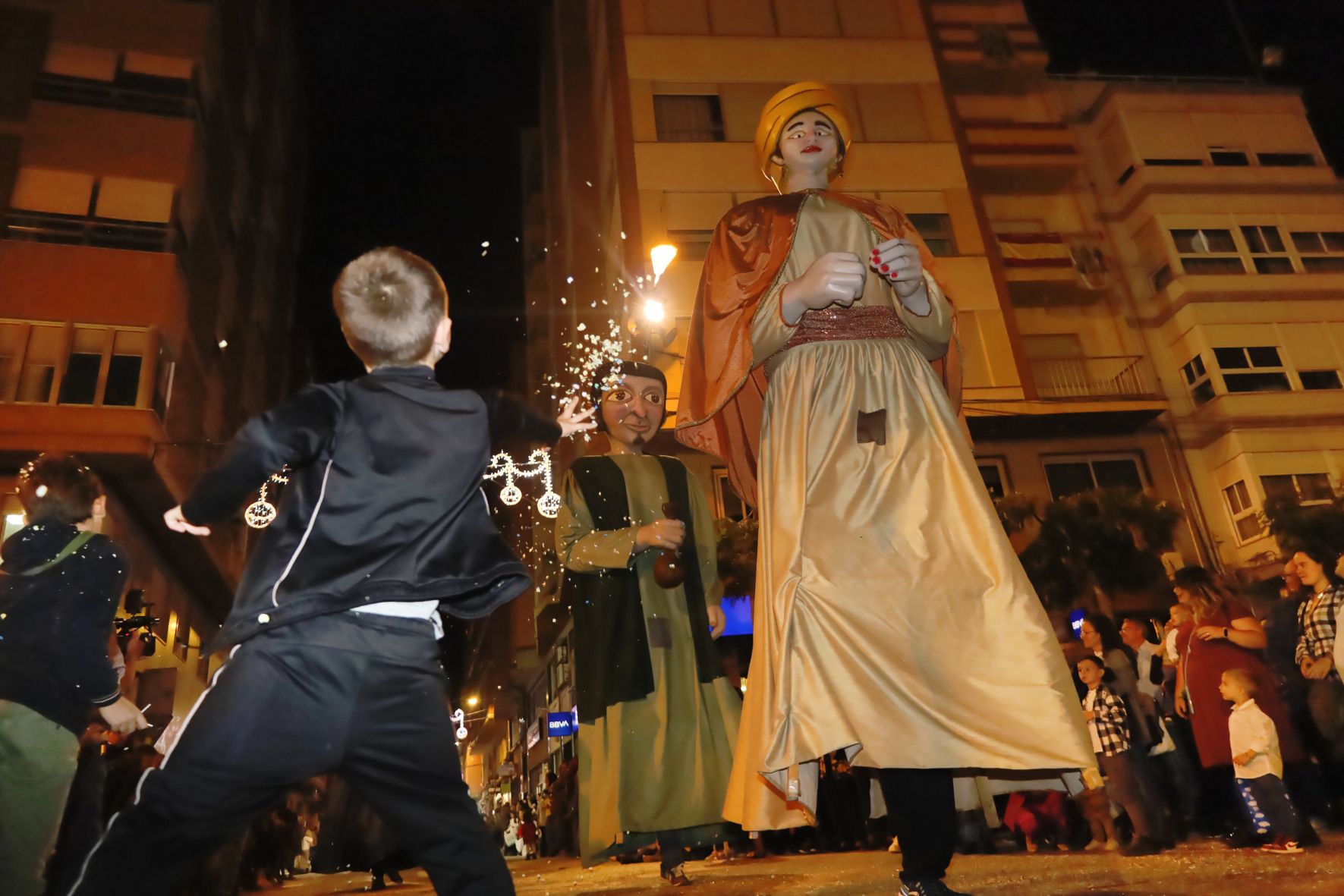 Todas las fotos del colorido desfile de carrozas de la Fira d'Onda