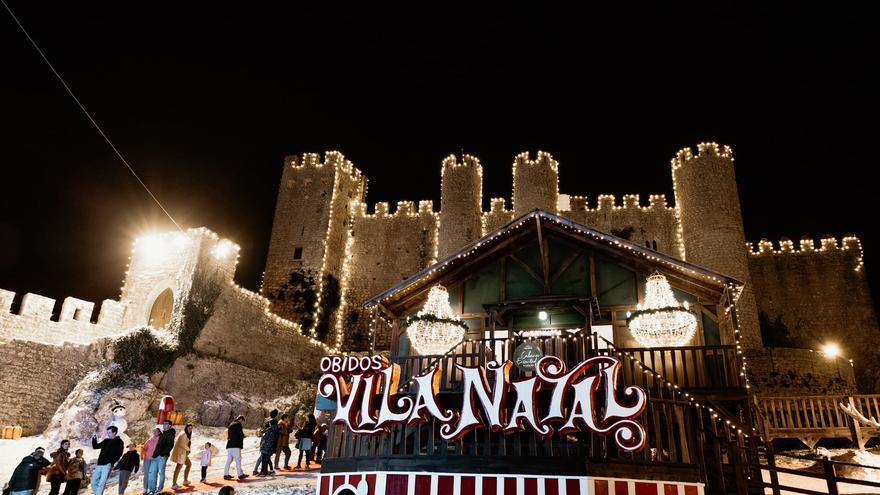 Óbidos, el mágico pueblo medieval de Portugal que se transforma en una enorme fábrica de Navidad