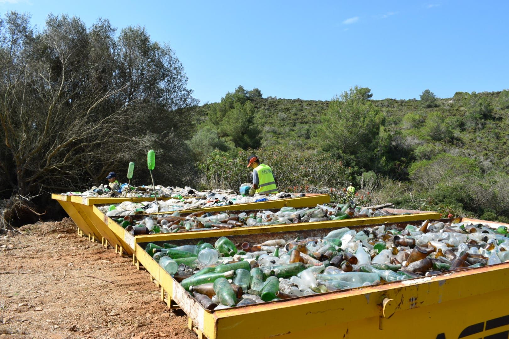 El ayuntamiento de Felanitx recoge veinte toneladas de basura en el vertedero ilegal