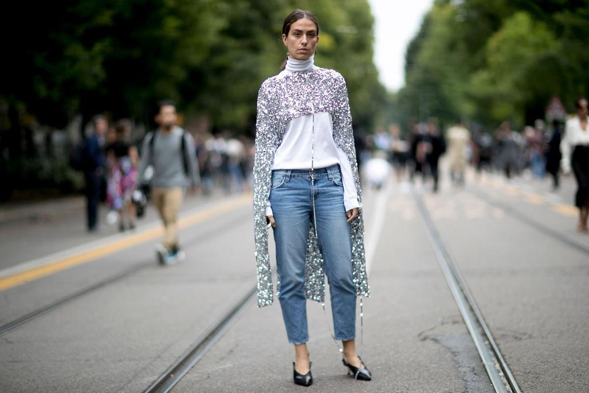 Tendencia vestido + jeans: de inspiración galáctica