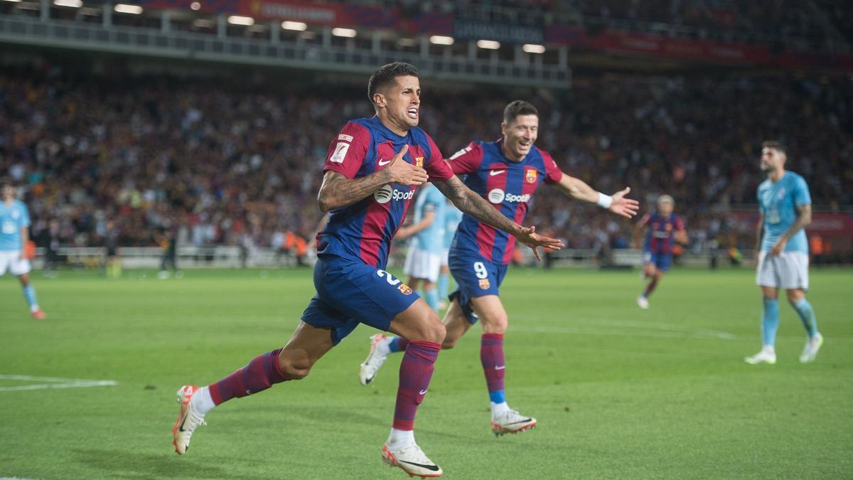 Cancelo celebra su gol, el 3-2 del Barça al Celta en Montjuïc.