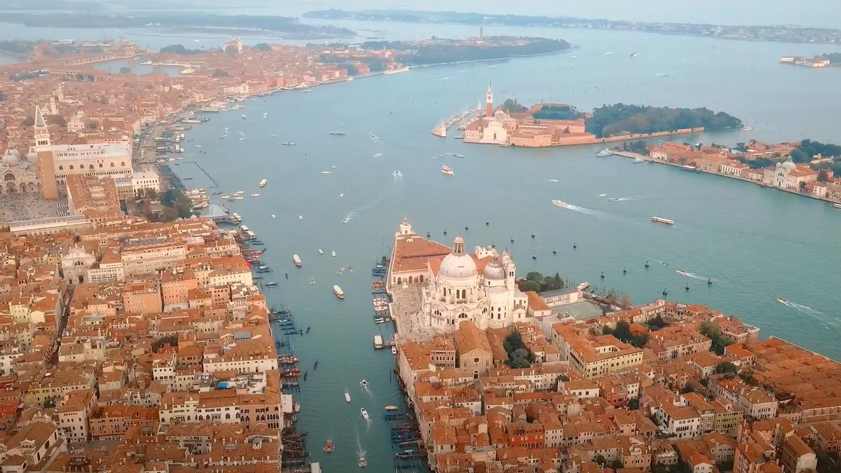 Cinco ciudades con canales que son un sueño viajero (y ninguna es Venecia)