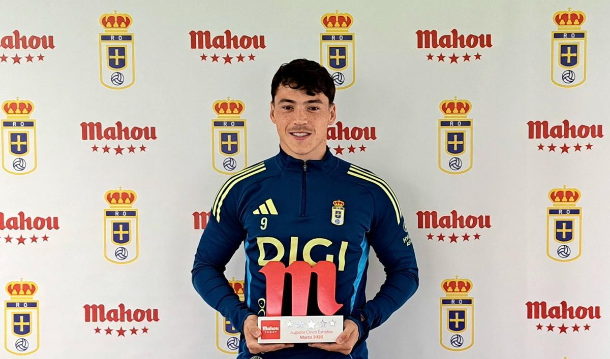 Fede Viñas, con el trofeo Cinco Estrellas