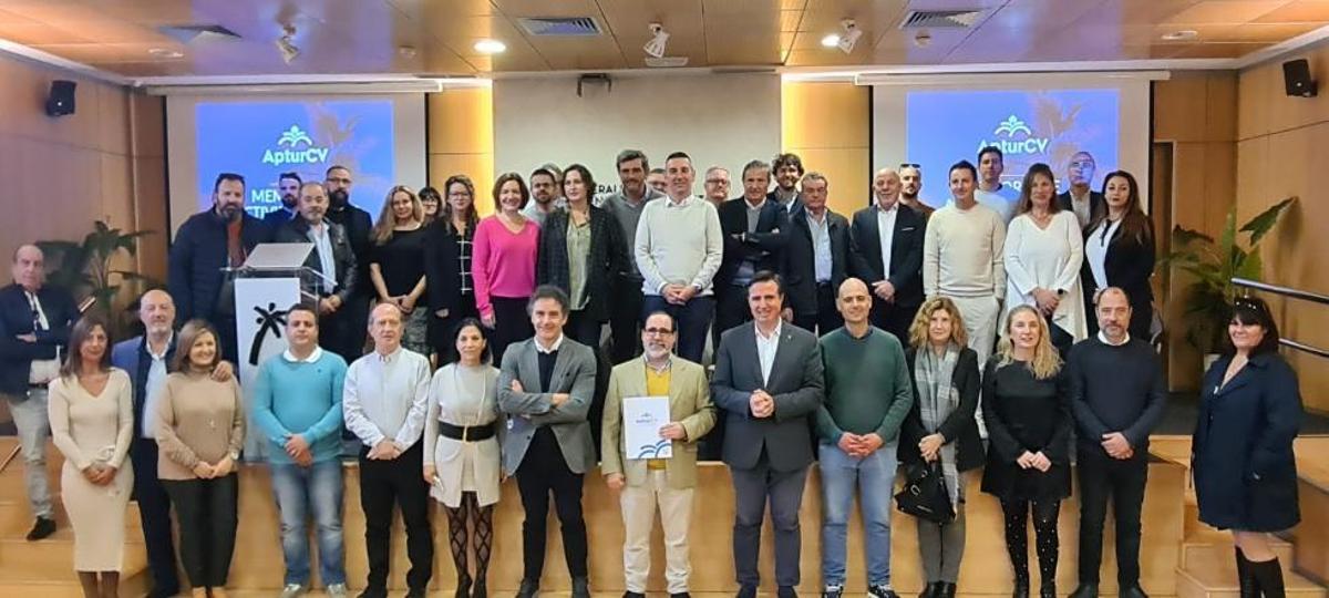 Miguel Ángel Sotillos, junto a Colomer y Herick Campos, junto a miembros de las empresas del sector