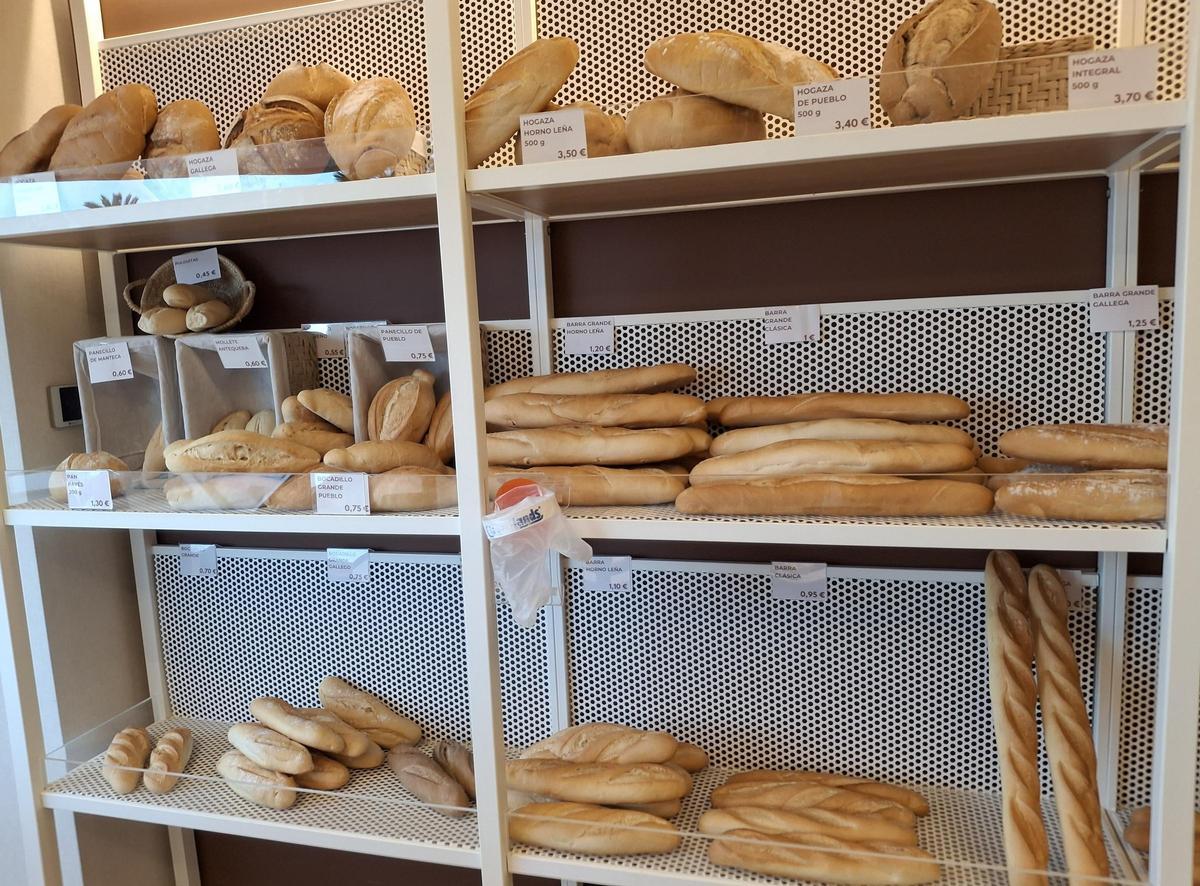 El horno destaca por su gran surtido de panes