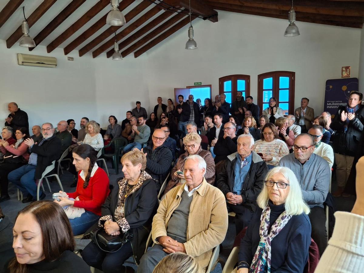 Las imágenes del relevo en Gata: Toni Signes (PSPV) ya es el nuevo alcalde