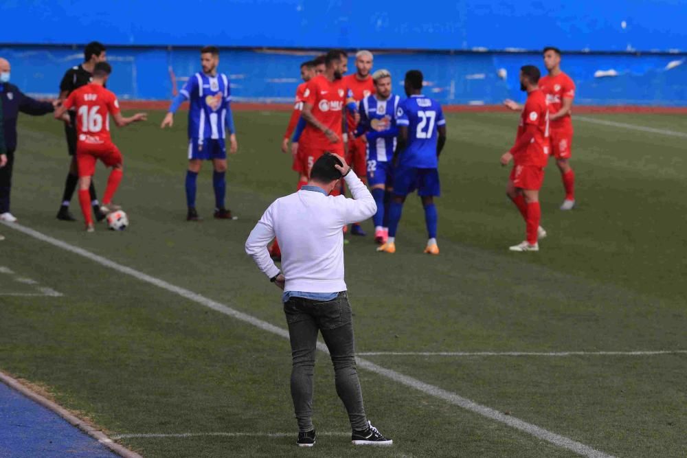 El Lorca Deportiva mejora su imagen pero cae goleado