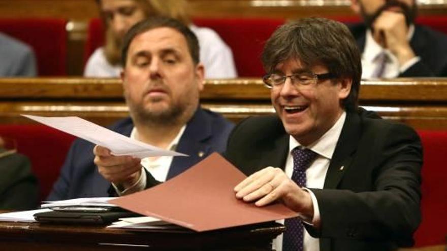 El president de la Generalitat, Carles Puigdemont, durant la sessió de control de dimecres.