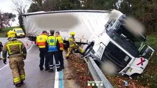 Bolca un tràiler i fa tallar la C-35 a Maçanet