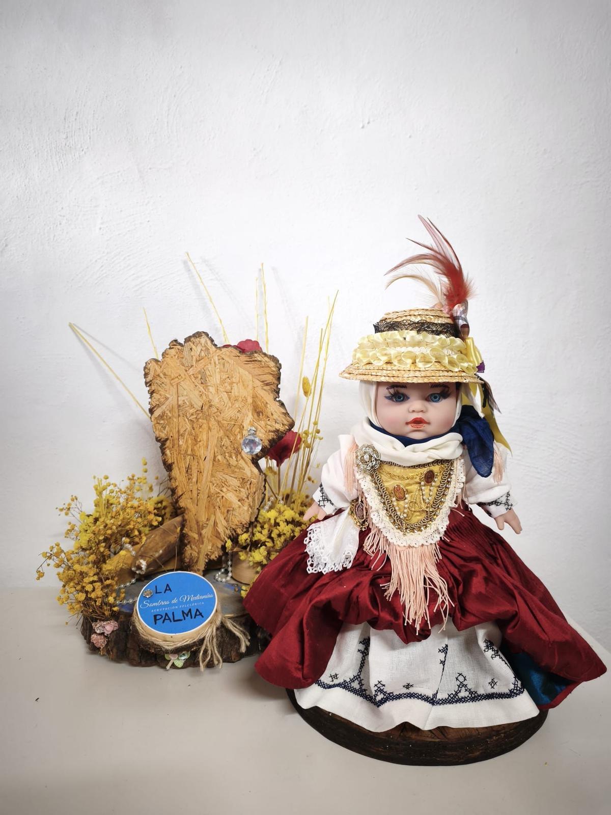 Customizan muñecas con los trajes típicos de las islas Canarias