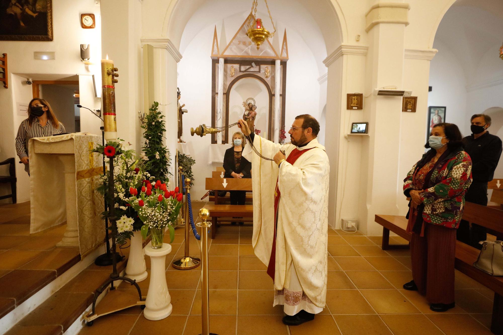 Vigilia pascual y bendición del fuego en Jesús