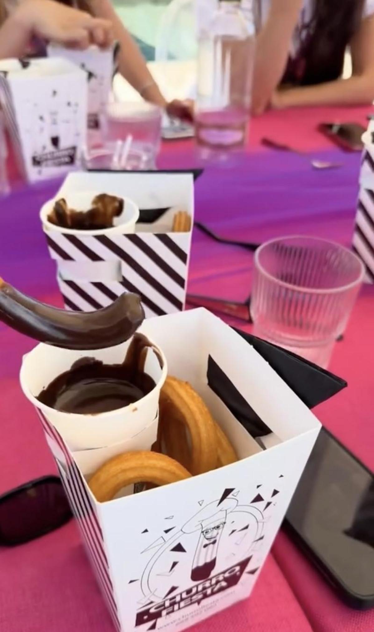 Churros con chocolate, el postre estrella