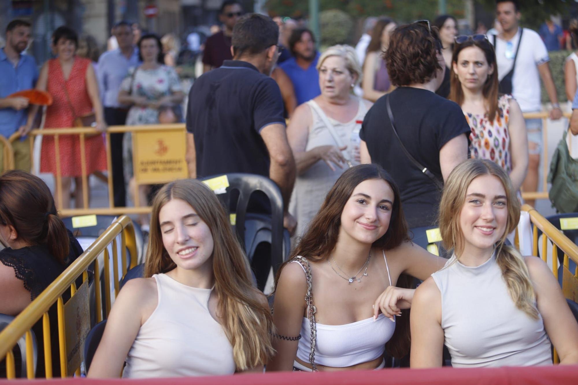 Búscate en los palcos de la Batalla de Flores de València 2022