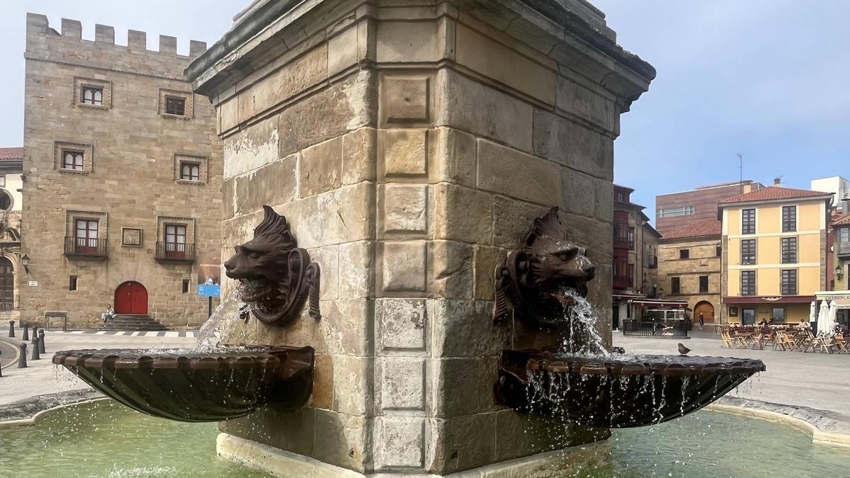 Fuente de Pelayo, esta tarde, de nuevo en funcionamiento.