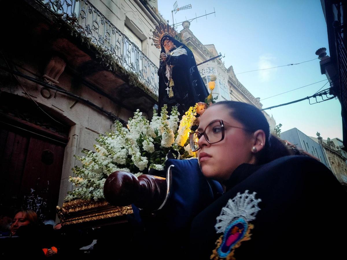 La procesión de la Soledad de María, de la Semana Santa de Cangas