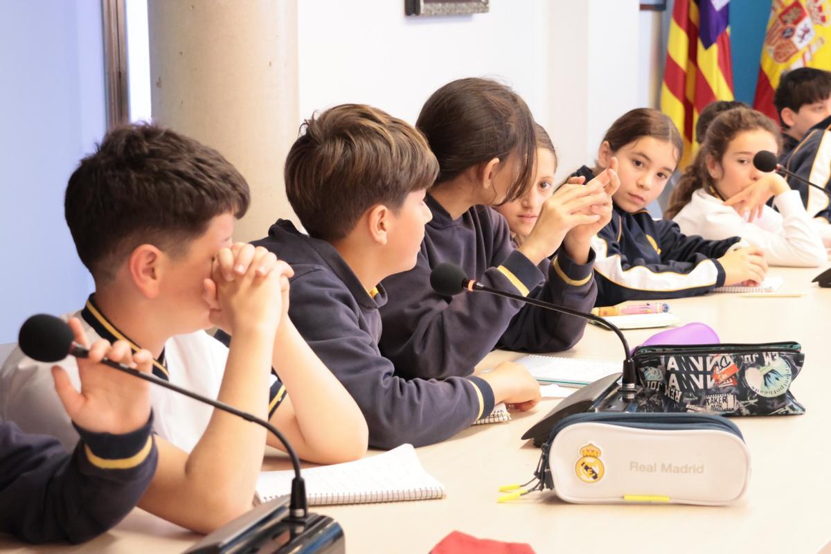 Los alumnos de 5º de Primaria del Colegio Can Bonet visitan el Ayuntamiento de Sant Antoni
