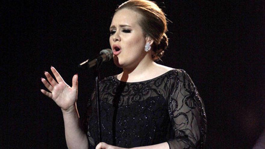 Adele, más enamorada que nunca.